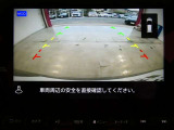 ギアを『R』に入れた後、カメラボタンを2回押すと、ナビ画面に後方の映像を映してくれるので、駐車がし易くなります。