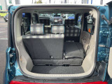 リヤシートは6:4分割で倒せます。リヤシートを前方に倒せば、大きな荷物も載せられます。