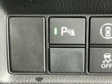パーキングセンサーシステムは走行中に障害物が迫ると音と表示でお知らせ、低速走行時時の安心感を高めます