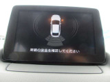 パーキングセンサーが搭載されております。ブザーの鳴動感覚と合わせてナビ画面に障害物との距離を視覚的に表示してくれますので安心して運転することが出来ます。