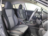 程良いホールド感のあるシートでシートポジションも取りやすく、長距離運転も安心です。