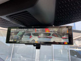 【インテリジェントルームミラー】車両後方のカメラ映像がミラー(液晶画面)に写るので、後席の人や荷物が写りこみません。夜間や悪天候でも視界が良好です♪