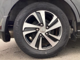 純正アルミホイールです。足元が引き立つので、車全体のイメージがアップしますよ