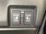 リアドアは乗り降りに便利な両側電動スライドドアです。また運転席に座っていながらスイッチ操作で自在にスライドドアを開け閉めできます。