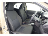 しっかりとしていて上質な座り心地のシートです。 座り心地も良くて長時間の運転も快適ですよ。 肌触りの良いシートが評判です。
