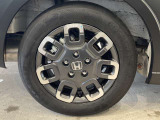 アルミホイール付!鉄ホイールと違って軽いので燃費にも影響してきます。ガソリンの高騰に少しは貢献します!デザインもさり気なく、スタイリッシュな感じとなっています。