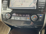 オートエアコン付いてます。温度調整・風量調整も自動でしてくれますから想像以上に便利な装備なんです!