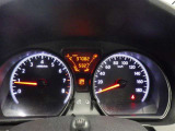 とっても見やすいメーターです。夜間時はラグジュアリーな気分にさせてくれる照明が魅力ですので、夜のドライブも楽しみになりますよ♪