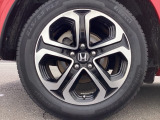 純正アルミホイールです。足元が引き立つので、車全体のイメージがアップしますよ!