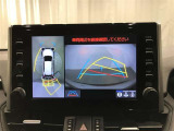 パノラミックビューモニター付きです。車両を上から見たような映像をディスプレイオーディオ画面に表示。運転席からの目視だけでは見にくい、車両周辺の状況をリアルタイムでしっかり確認できます。