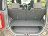 フル乗車でもしかっり荷物を収納できるラゲッジスぺ-スです。普段の買い物でもしかっり積める十分な荷室スペ-スが確保されています。