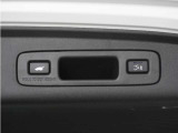 ◆予約クローズ機能付きパワーテールゲート◆キーや運転席のボタン、ハンズフリー機能など多彩なアクセスで自動開閉できます。