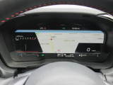 運転に必要な情報をグラフィカルに表示し、少ない視線移動で瞬時に認識できる先進的な液晶メーター。こちらはナビゲーション情報と連携する「地図画面」になります。
