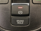 指先の操作でパーキングブレーキの「作動と解除」が行うことができる装備。ブレーキペダルから足を離しても停止し続けてくれるオートブレーキホールド機能。信号待ちなどの際には便利。ECO運転で低燃費走行♪