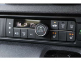 フルオートエアコンを装備。車内の温度設定だけでなく、高性能集塵フィルターも装備しており車内はいつも快適空間♪