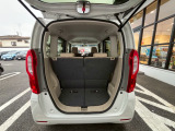 ラゲッジスペースもゆったりしています!!