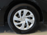 純正のスチールホイール+ホイールキャップ装着車です。