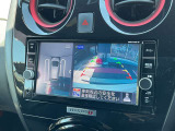 空から車を見たような「アラウンドビューモニター」!車の周りが一目で確認できるので、小さなお子様や障害物があっても安心して乗ることができます。