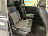 2列目シートはゆったりと座ることが出来ます!また、ウォークスルーにより前列・後列への移動もスムーズに行えます。