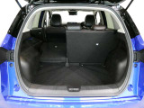 リヤシートは6:4分割シートに分かれており荷物に合わせてシートアレンジ出来るので便利です。