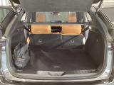 リアシートも簡単格納ができ、大きな荷物もらくらく収納できます!