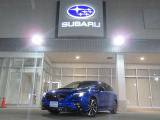 スバルの代表色「WRブルーパール」のレヴォーグ入庫。STIフロントアンダースポイラー、パワーリヤゲート装備。