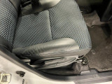 痛みの出やすい運転席シートの角、フロアマット、座面、ともに良好です