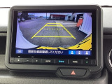 便利な3ビュー切り替え、ガイド線表示付きのバックカメラです。後退時、後方の視界をサポートします
