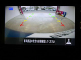 ギアを『R』に入れた後、カメラボタンを2回押すと、ナビ画面に後方の映像を映してくれるので、駐車がし易くなります。