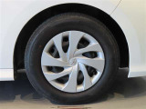 純正のスチールホイール+ホイールキャップ装着車です。