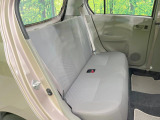 後部座席も気になる運転席シート廻りは使用感も少なく、良好な状態となっています。前オーナー様が丁寧に使っていたことがよくわかりますね。ようなキズ・汚れやへたり等、大きなダメージはなく、良好な状態です。