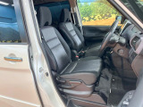 運転席シート廻りは使用感も少なく、良好な状態となっています。丁寧に使われていたことがよくわかりますね。