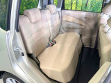 後部座席も気になるようなキズ・汚れやへたり等、大きなダメージはなく、良好な状態です。