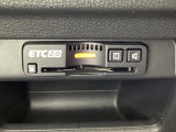 ハンドルの右下にETC2.0がついています。高速道路の料金所の通過も楽々です!。 カードの取り出しもしやすい場所についています。
