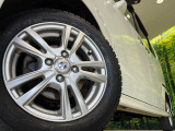 【14インチアルミホイール】外観にマッチしたアルミホイールを装着しております。各種アルミホイールや、スタッドレスタイヤも取扱いしております。是非ご相談ください♪
