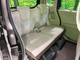 後部座席も気になるようなキズ・汚れやへたり等、大きなダメージはなく、良好な状態です。