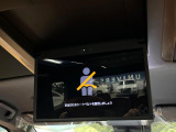 【フリップダウンモニター】大画面モニターで後席でもエンタメをお楽しみいただけます。小さなお子様にも大人気の装備です♪