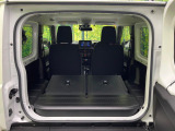 普段のお買い物や通勤、送迎等に十分な荷室スペースを確保しております。セカンドシートを倒すと、大きな荷物の積載も可能です♪