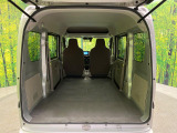 後席を格納すると、これだけの広さが!シーンに合わせたシートアレンジで、大きな荷物も積むことが出来ます♪