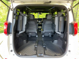 後席を格納すると、これだけの広さが!シーンに合わせたシートアレンジで、大きな荷物も積むことが出来ます♪