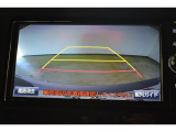 バックモニター付き。車両後方の映像が画面に表示されるので、車庫入れが苦手な人も安心です。ただし、目視確認もお忘れなくお願いいたします。