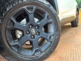 【純正アルミホイール】外観にマッチした純正アルミホイールを装着しております。各種社外アルミホイールや、スタッドレスタイヤも取扱いしております。是非ご相談ください♪