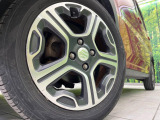 【純正15インチアルミホイール】外観にマッチした純正アルミホイールを装着しております。各種社外アルミホイールや、スタッドレスタイヤも取扱いしております。是非ご相談ください♪