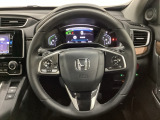 ハンドルにHondaセンシング系のクルーズコントロールやレーンキープアシストなどのスイッチと、オーディオの操作スイッチが装備されています。ハンドルから手を離さず安全に操作できます。