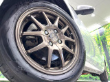 【○○インチアルミホイール】外観にマッチしたアルミホイールを装着しております。各種アルミホイールや、スタッドレスタイヤも取扱いしております。是非ご相談ください♪