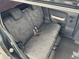 【後席】後部座席も丁寧に使用されており、目立つダメージはありません。清潔感のある良好な状態です。