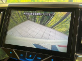 【バックカメラ】駐車時に後方がリアルタイム映像で確認できます。大型商業施設や立体駐車場での駐車時や、夜間のバック時に大活躍!運転スキルに関わらず、今や必須となった装備のひとつです!