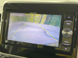 【バックカメラ】駐車時に後方がリアルタイム映像で確認できます。大型商業施設や立体駐車場での駐車時や、夜間のバック時に大活躍!運転スキルに関わらず、今や必須となった装備のひとつです!