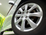 【純正15インチアルミホイール】外観にマッチした純正アルミホイールを装着しております。各種社外アルミホイールや、スタッドレスタイヤも取扱いしております。是非ご相談ください♪