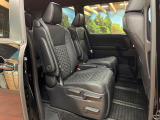 後部座席も気になるようなキズ・汚れやへたり等、大きなダメージはなく、良好な状態です。